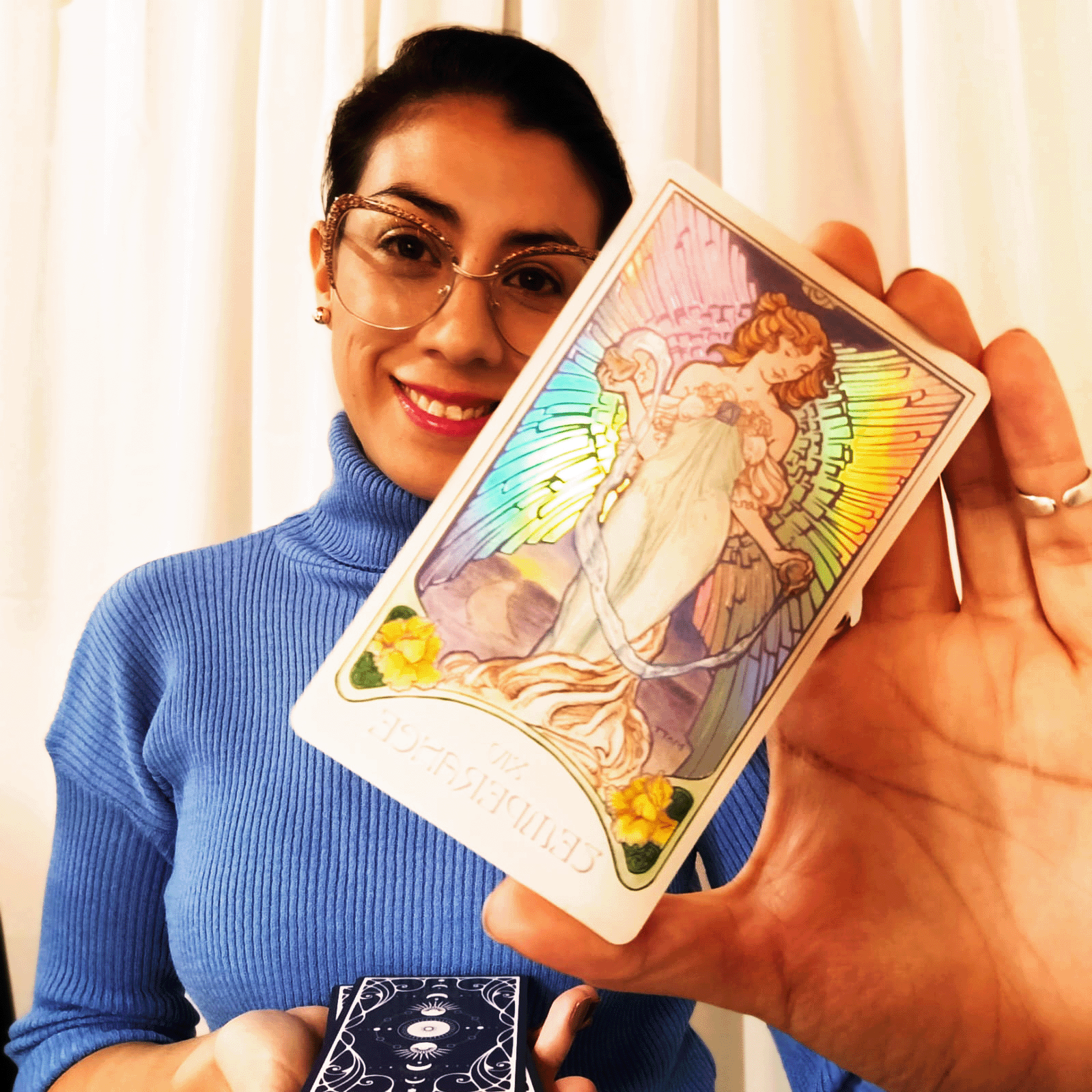 Mesa de trabajo con cartas de tarot
